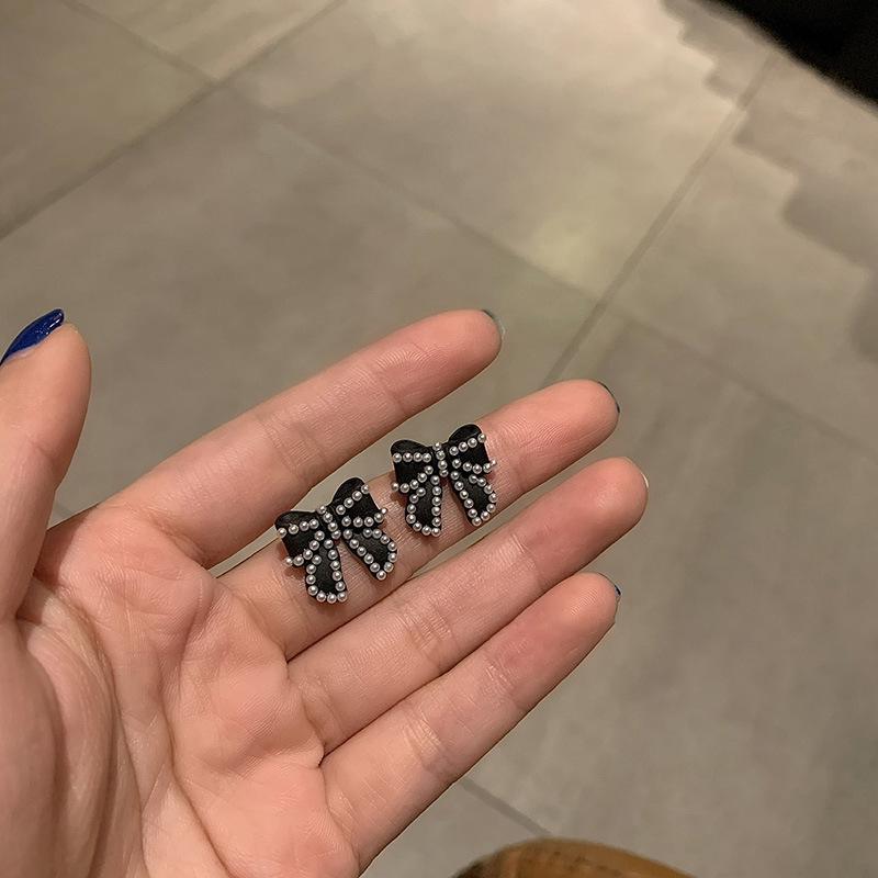 

Korea Small Bowknot Stud Earrings Imitation Pearl Pink Black Bow Ear Jewelry for Women Girls 2021 Boucle D'oreille