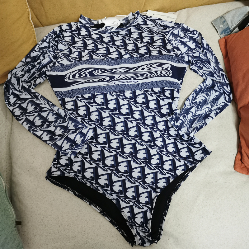 

Women' fashionable long sleeve printed swimsuit D