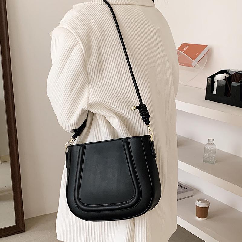 

Casual Women Small Pu Leather Shoulder Bag Famous Brands Ladies Messenger Bags High Quality Female Crossbody Bags for Women New, Black