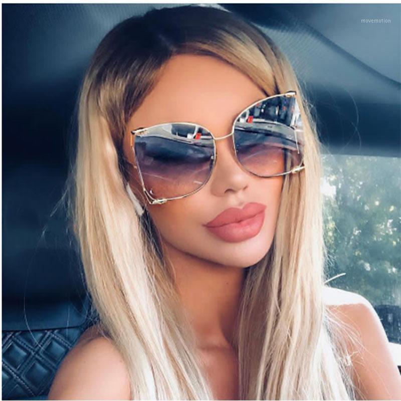 

2020 New Unique Design Butterfly Type Metal Frame Sunglasses Women Colorul Ocean Piece Big Frame Retro pearl Glasses UV4001