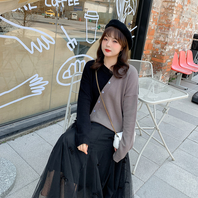 

2021 Autumn New winter big female Korean leisure temperament Fivela oblique contrast irregular color amendment sweater GHCE, Black