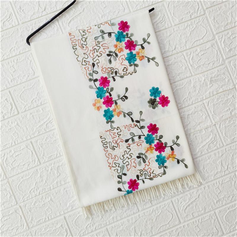 

Embroidery Cashmere Oriental Style Scarf Warm Women Shawls Wraps Bandana Luxury Lady Long Tassel Soft Scarves Bufanda