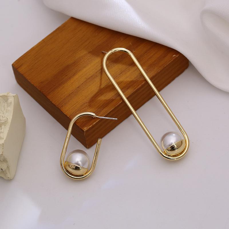 

S925 Asymmetric Cyclotron Needle Pearl Earring Temperament Contracted Metal Hollow Stud Earrings for Women Fashion jewelry