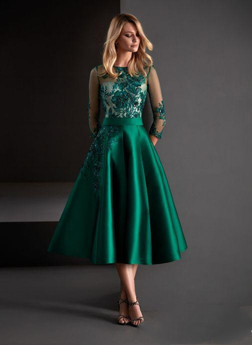 

Green Cocktail Mother Of The Bride Dresses A Line Satin Appliqued Tea Length Guest Dress Customized Long Sleeve Formal Evening robe de soirée, Grape