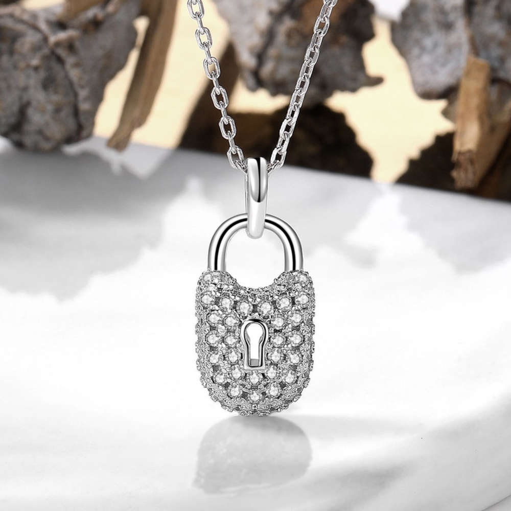 

Luxurys Designers Fashion Dz088 love full lock heart new women's Pendant full diamond creative pendant Copper Pendant trinkets