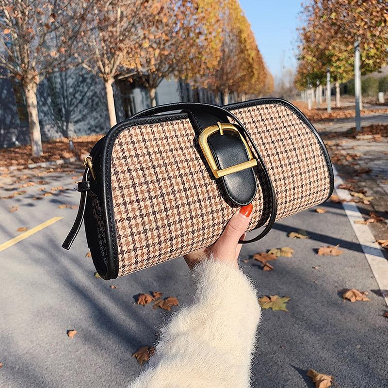 

Fashion Women's 2021 New Temperament Plover Versatile Messenger Plaid Underarm Shoulder Bag, Black
