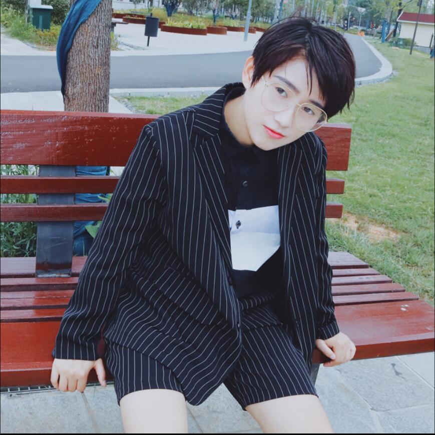 

2020 Black Striped Discotheque Disco Man Neutral Fashion Self-cultivation High Quality Stage Suits New Summer Gdoc, Jacket and shorts