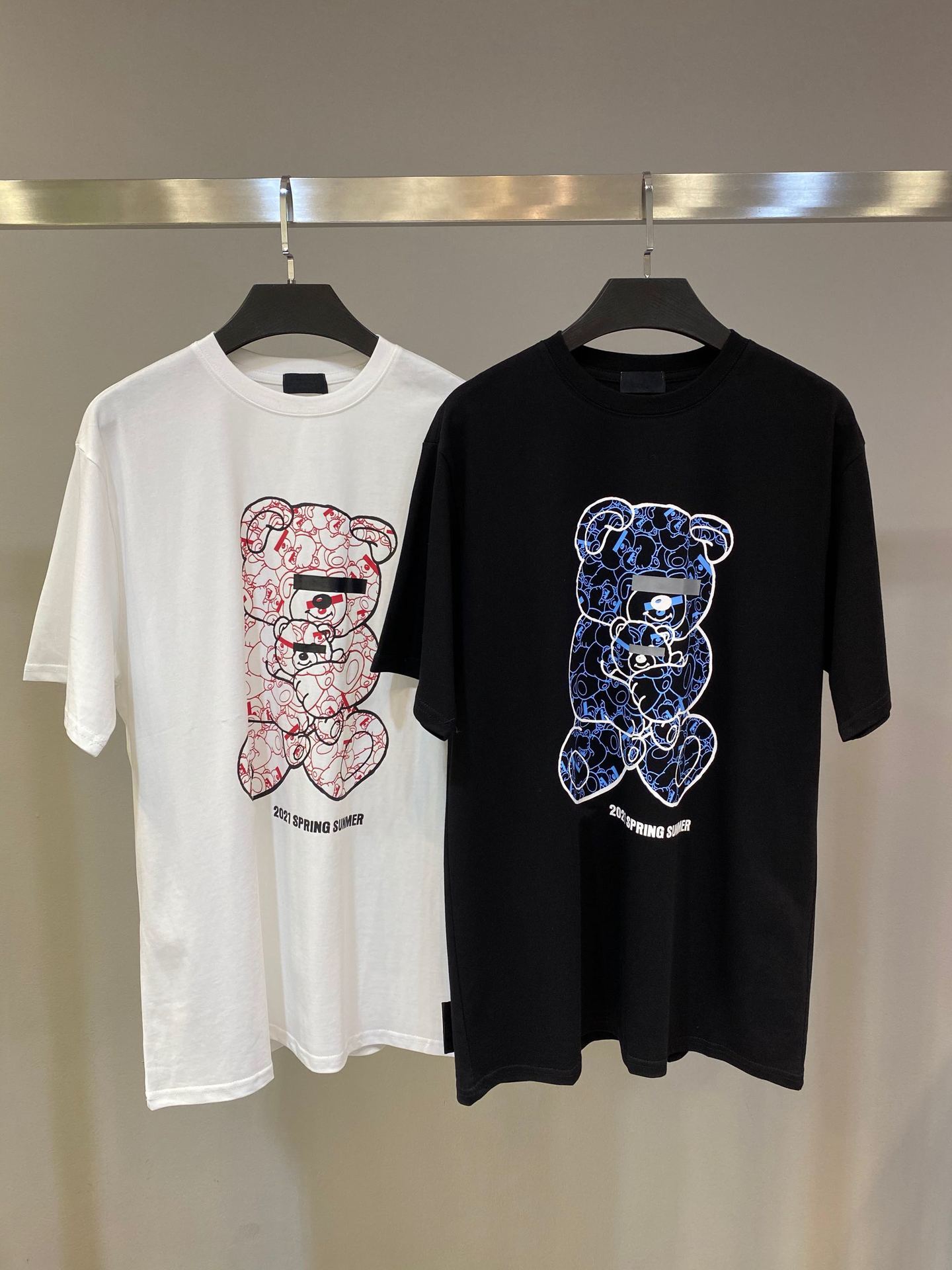 

2021 spring new xiaozhongchao cartoon print blindfold bear loose short sleeve T-shirt blouse, White