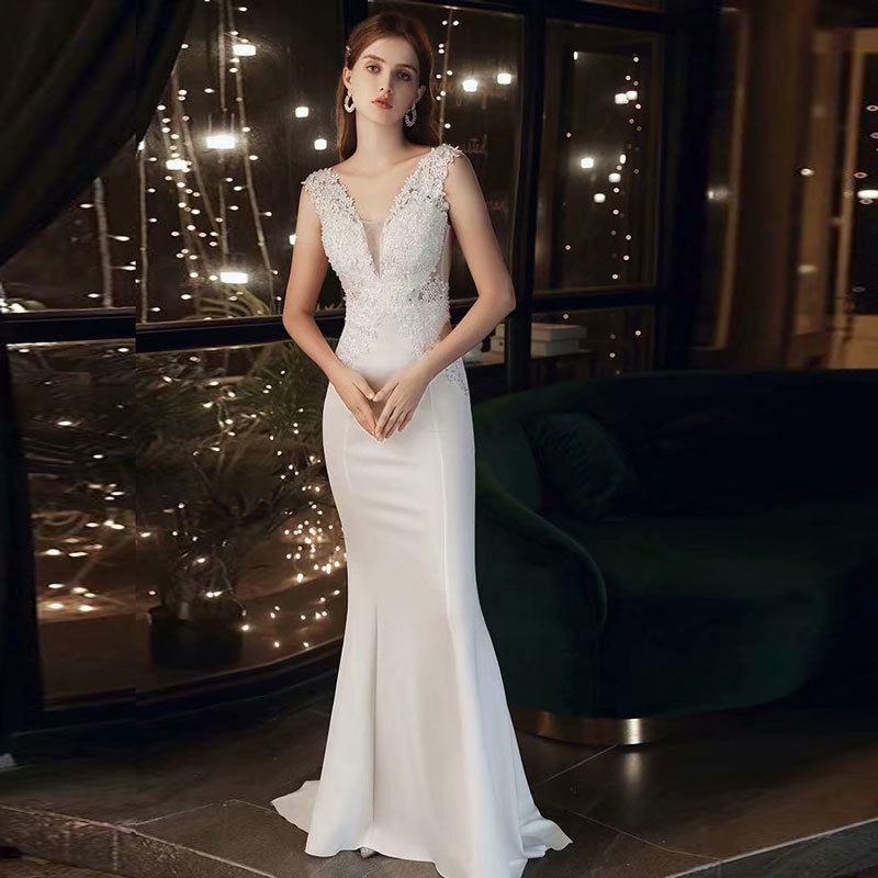 

2021 New Lace Bandages Mermaid Robes As Wedding Gowns Dressed V-neck Cleavage XQ3P, Same as the photos