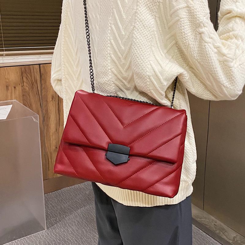 

Trendy V-Line Crossbody Bag Luxury Women Leather Messenger Bag Brand Designer Handbag Lady Chain Quilted Shoulder Sac A Main, Black
