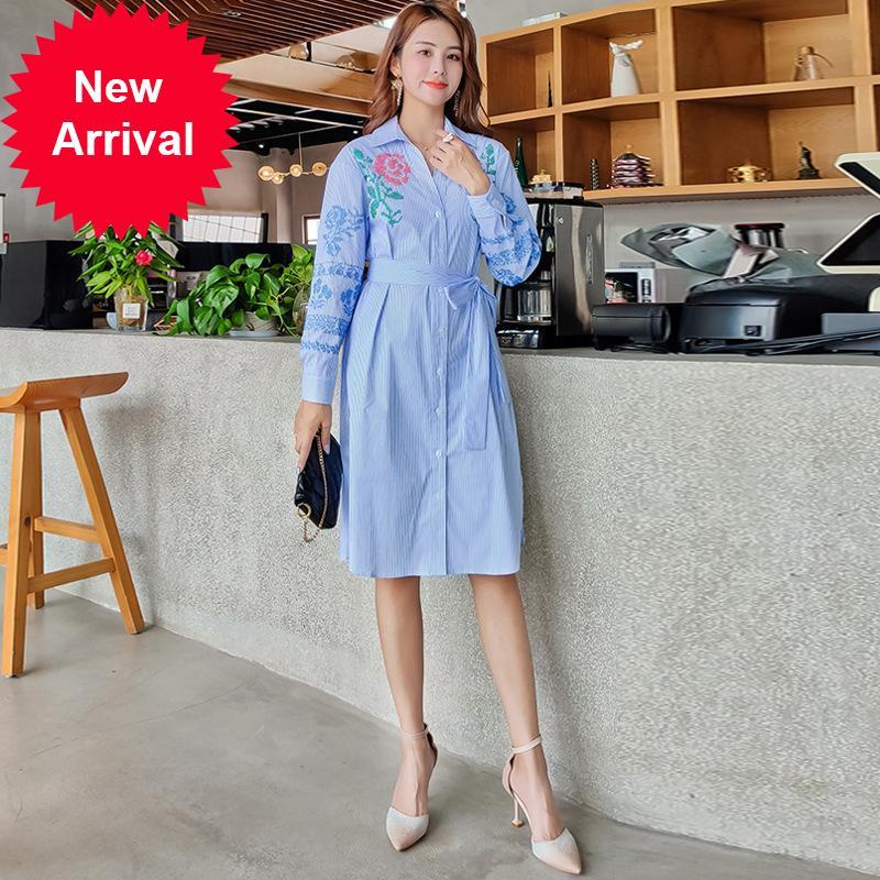 

2021 New Summer of Vintage Elegant Female Luxury Striped Blue Flower Embroidered Whit Belt Long Lapel Sleeve Dress Party 1l2k