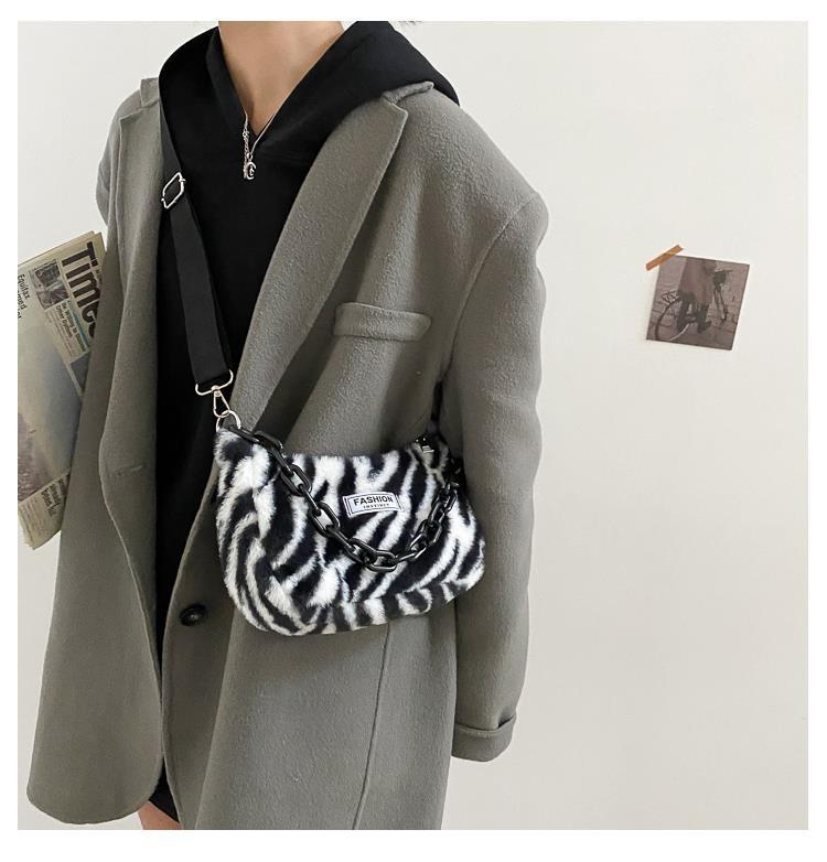 

Casual Harajuku Printed Shoulder Underarm Bag Autumn Women Plush Soft Fluffy Handbag Street Travel Top-handle Clutch Purse cute, White