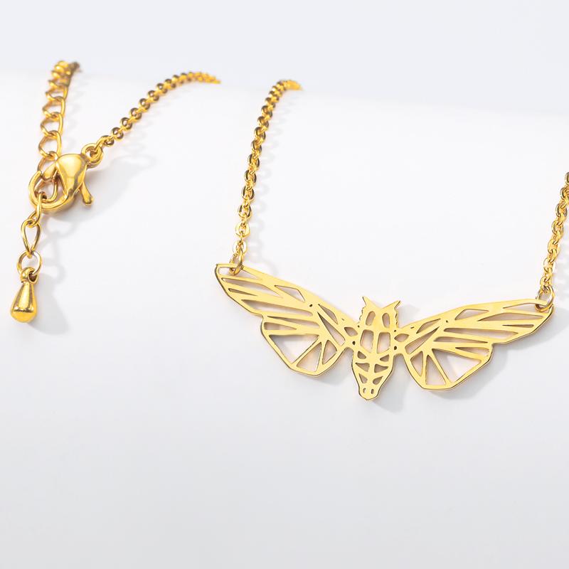 

V Attract Gold Color Insect Pendant Necklace For Women Strainless Steel Chain Necklace Gift Party Girlfriend Engagement Choker