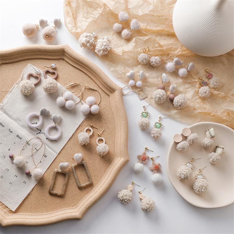 

Stud Winter Style Khaki Plush Earrings Beige Brown Round Hair Ball Pendant For Women Girls Geometry Charms Ear Jewelry Gifts