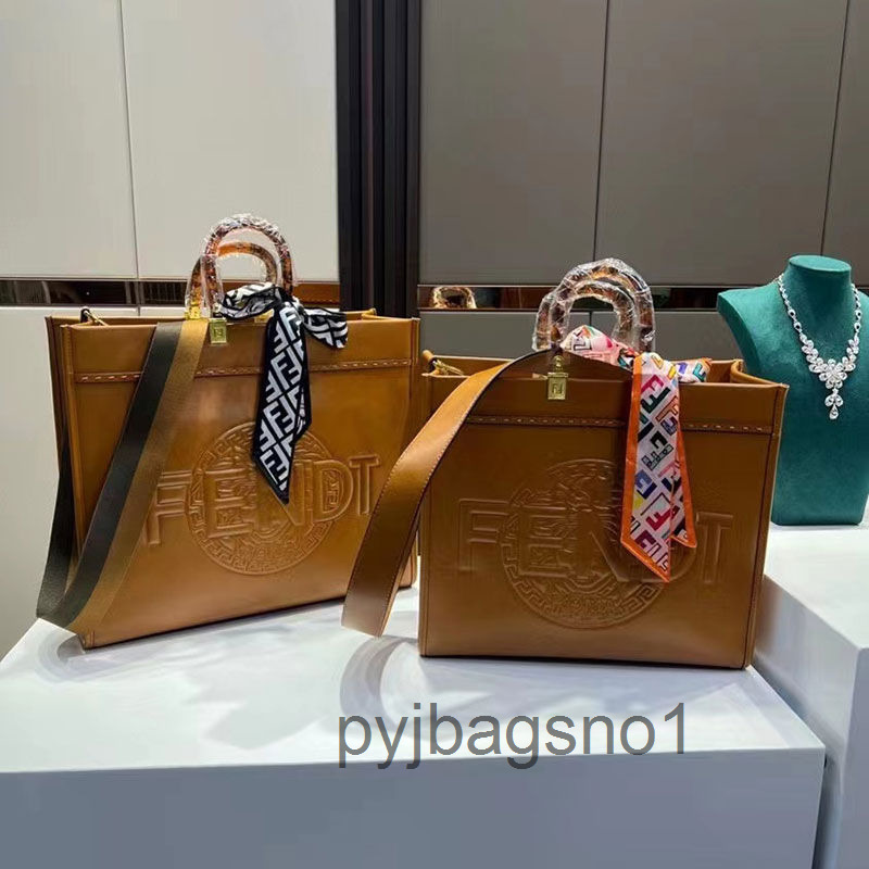 

Luxury Bags and Handbags TikTok Flower brand DIY French high-end cute official love super large shopping bag, Caramel