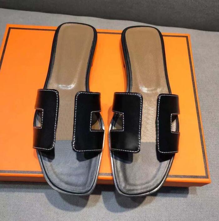 

high quality beach slippers Classic Flat woman sandals Summer lady Cartoon Big Head Leather 23 shoes Large size 35-42, Color 01