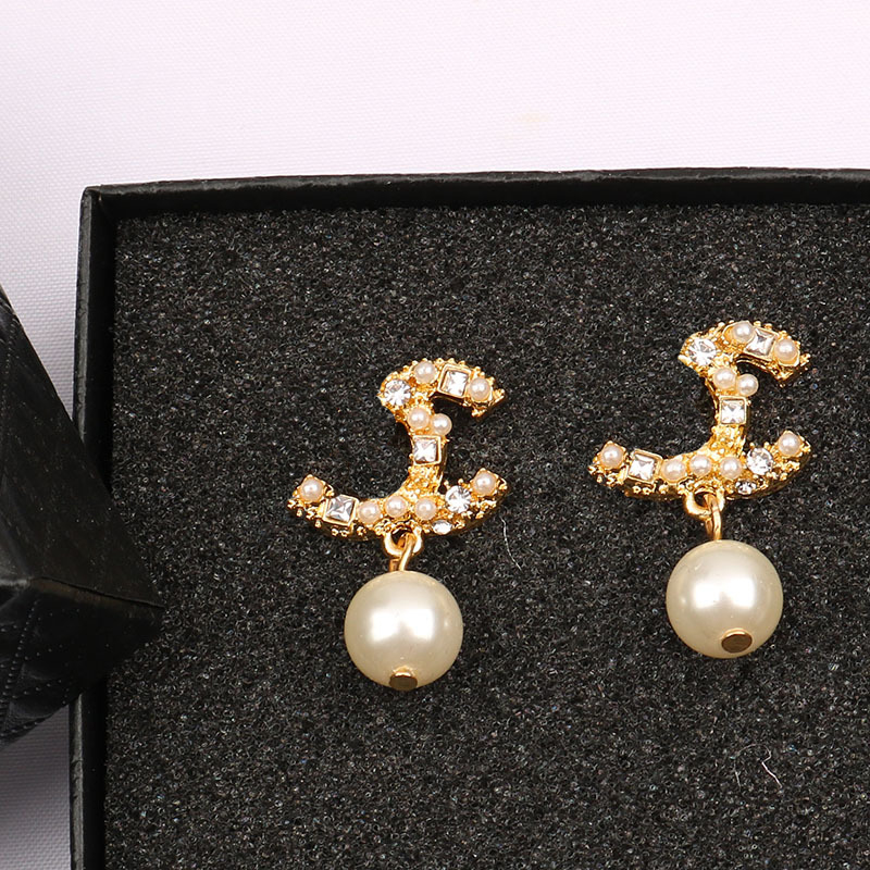 

Wholesale Luxury Letter Earrings Stud Women Crystal Rhinestone Pearl Earring Designer Jewelry Party gift