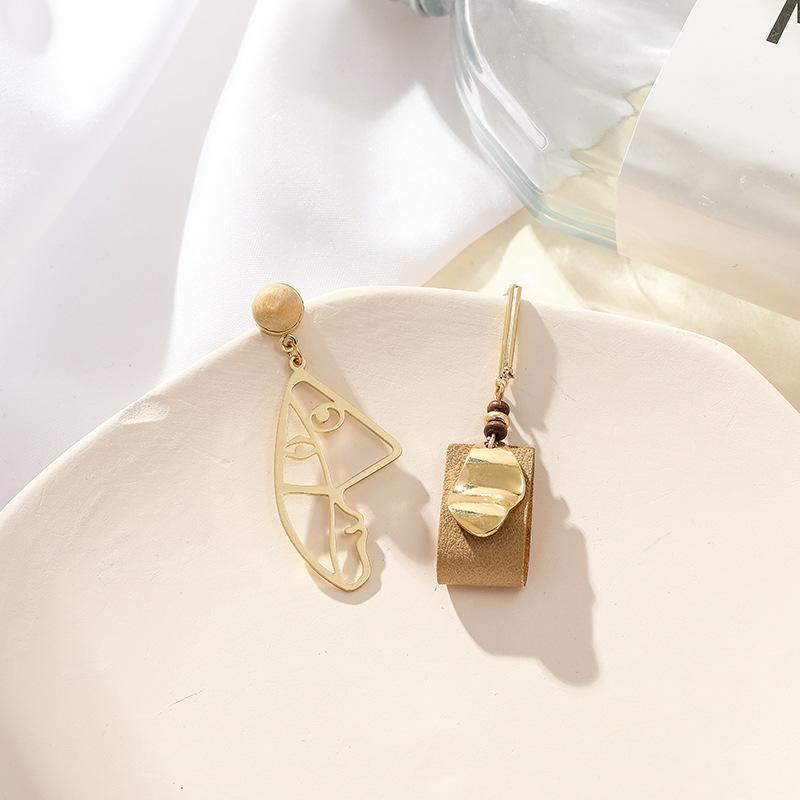 

Stud Modern Art Sense Asymmetrical AB Abstract Face Earring Female Temperament Retro Wooden Personality Earrings