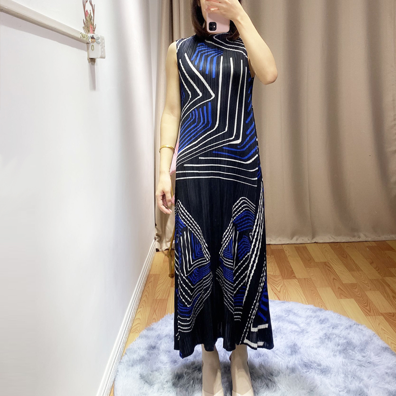 

Miyak Pleated Half Turtleneck Sleeveless Women's Spring and Summer New Striped Print Large Size Was Thin Long Vest Dress d