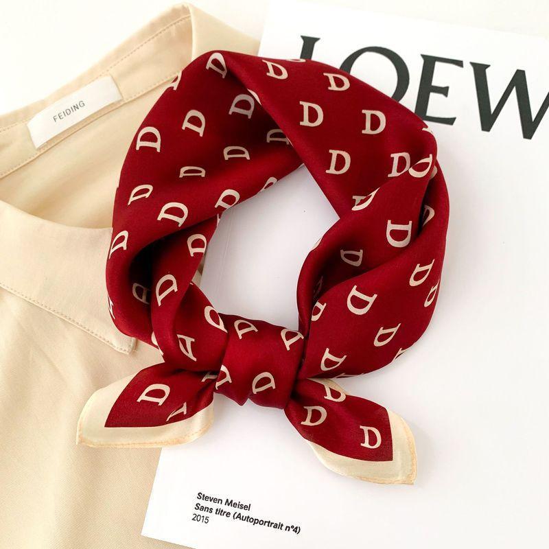 

Foulard Vrouwelijke Sjaal Zijde Vierkante Halsdoek Haar Sjaals Luxe Print Vrouwen Sjaals En Wraps Bandana1