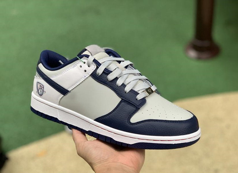 Chaussures de skateboard pour hommes Dunks Low Grey Fog/White-Blue Colorway Couche véritable en cuir Semelle extérieure en caoutchouc Sports Tren