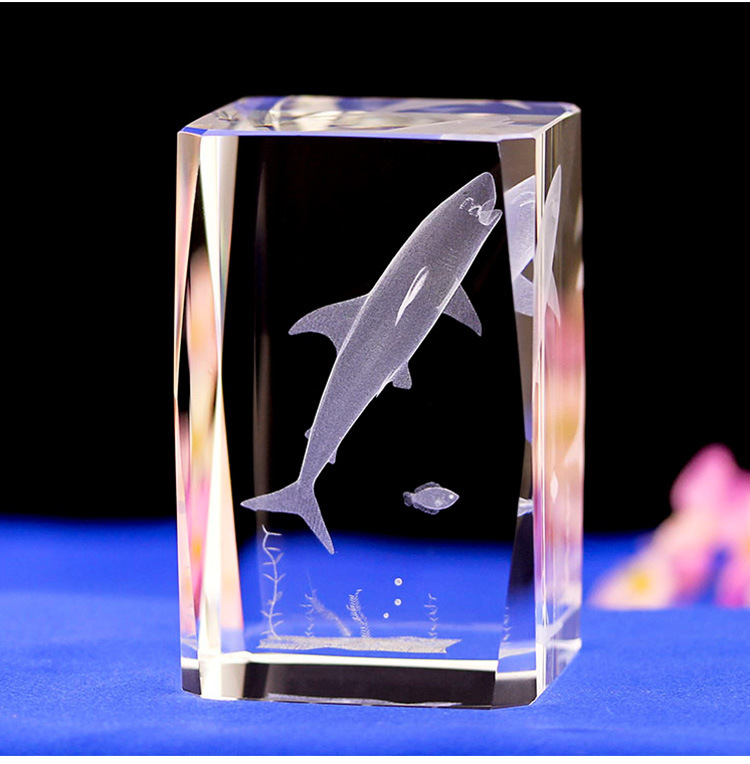 

2021 New Shark Laser Engraved Crystal Night with Light Base Amazing Gifts Xbqm