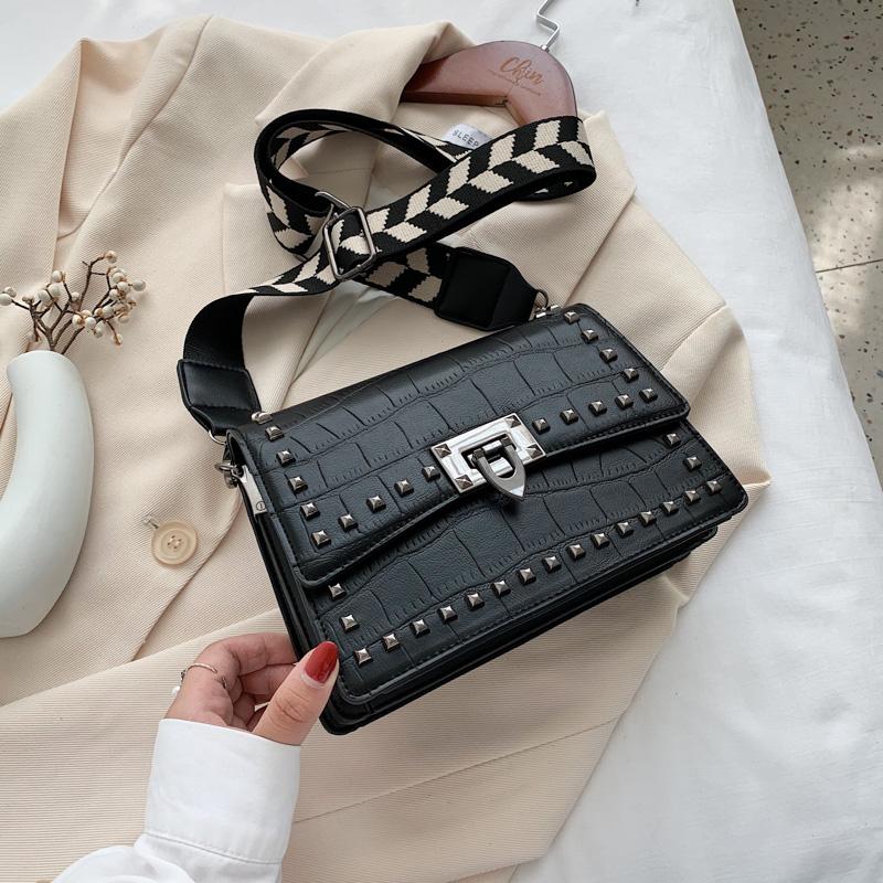 

Fashion Female Bag Casual Shoulder Bag Rivet Female Small Square Lady Messenger Mobile Phone Lady, Black