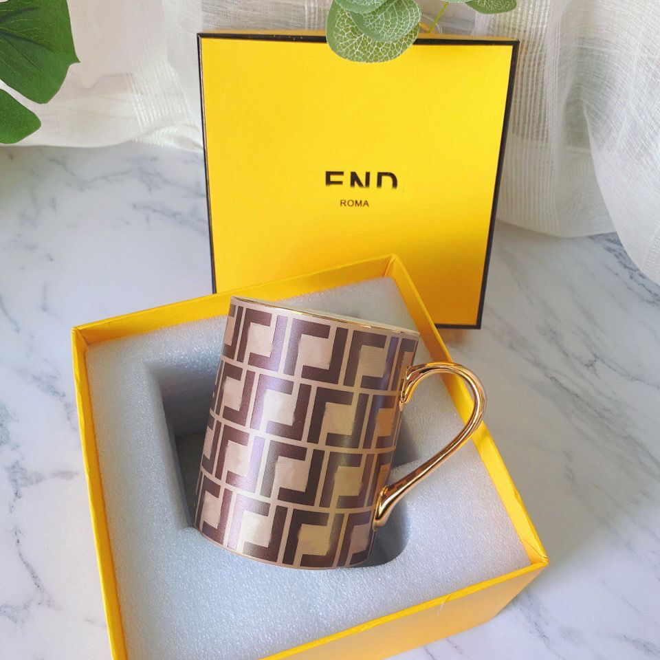 

Ceramic mug household European-style light luxury Phnom Penh large-capacity coffee cup breakfast milk cups Home Drinkware Lovers Gift, With box