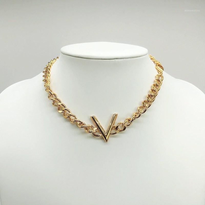 

2020 new in women V letter titanium necklace short choker fashion jewelry1