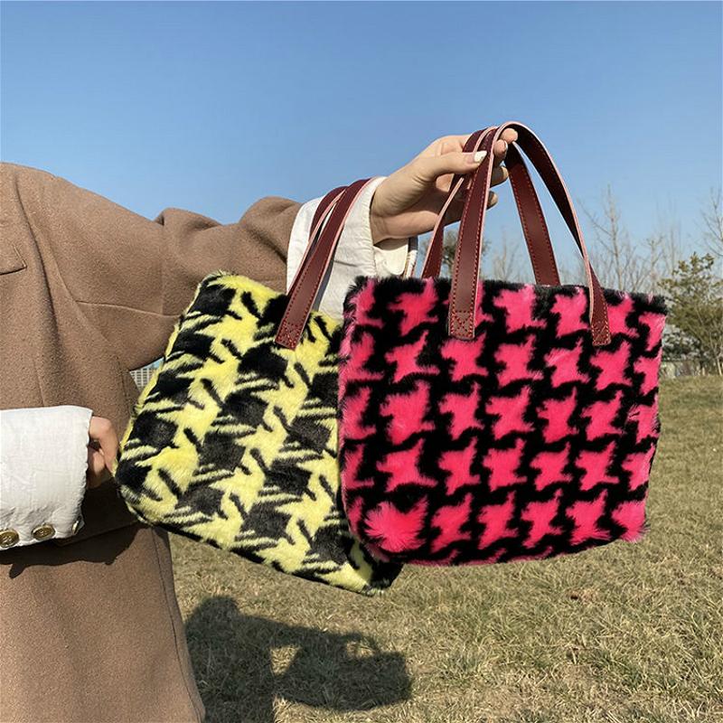 

Fashion Soft Plush Shoulder Bag for Women Winter Faux Fur Ladies Portable Underarm Bag Luxury Female Small Tote Messenger Bags, D pu handle