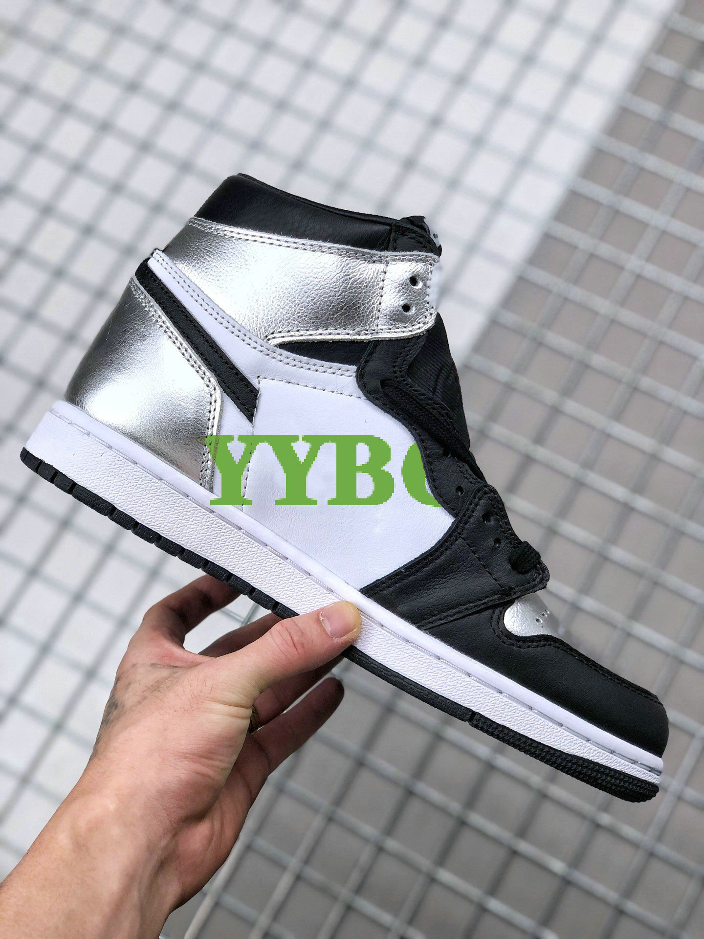 

1 High Silver Toe Mens Athletic Shoes Fashion Outdoor Sports Shoes 1s OG SilverWhite Woman Chaussures Trainers