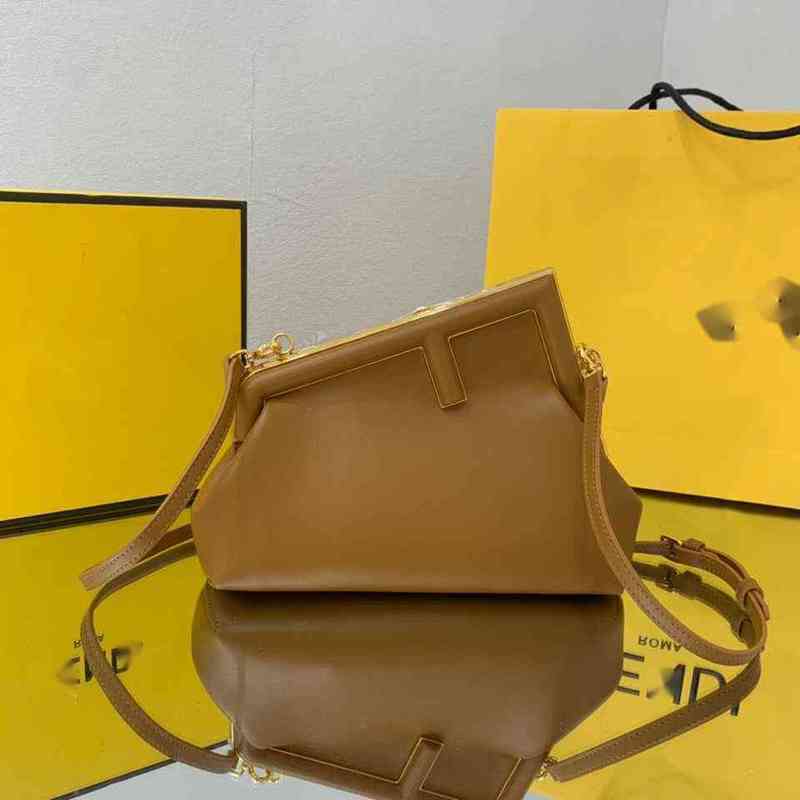

Autumn and Winter New First Hand Chain Cowhide Leisure Handbag Women's Motorcycle Fashion on September Mg With Logo, Sky blue