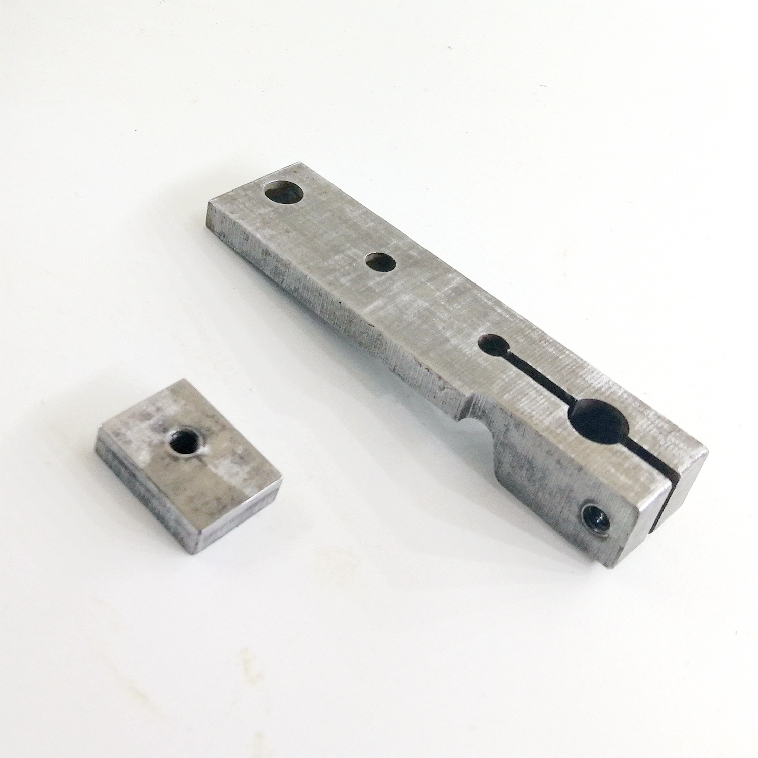 

2Sets8/32 PLAIN IRON TATTOO MACHINE BASE AND SPRING DECK 01 AIR MAIL