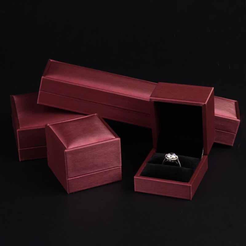 

1 pcs 6x6.5x5cm gold /red color flannelette drawbead box jewelry box ring necklace pendant bracelet Jewelry