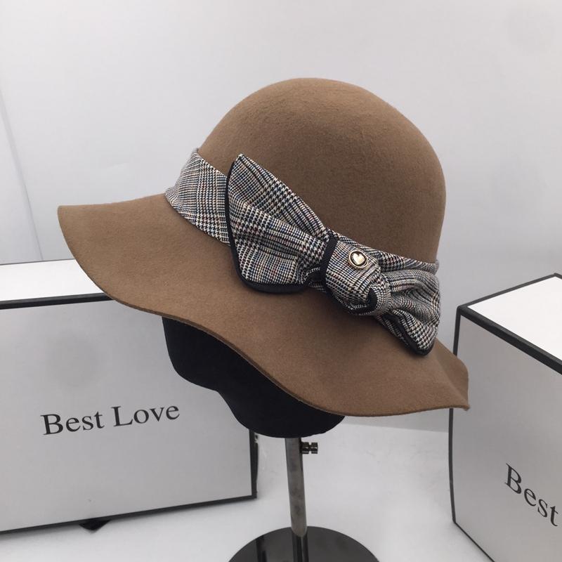 

The spring and autumn period and French New England dome Hepburn khaki wool bucket hat ins tide