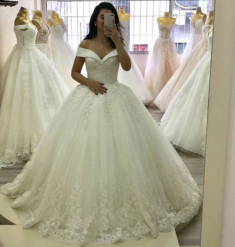 

2021 New Luxury Crystal Beading Court Lace Tulle Applique Wedding Gowns v Neck Off Shoulder with Bow Up Dress 2K32, White