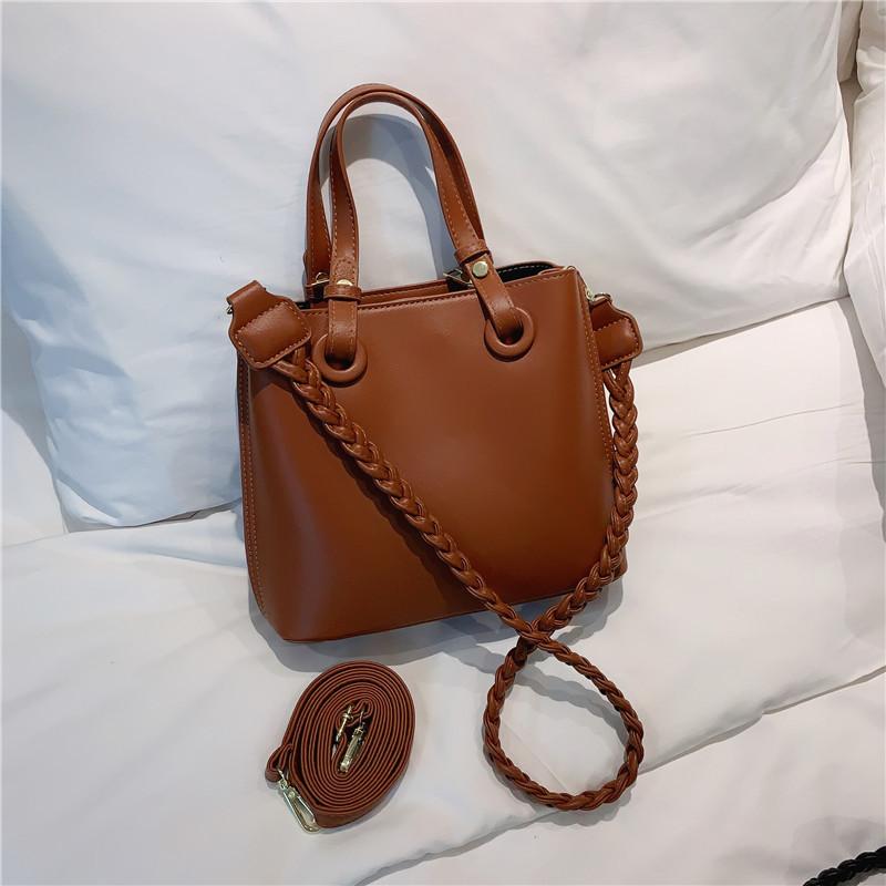 

2021new Korean Fashion Ladies Woven Tote Bag Casual All-match One-shoulder Messenger Bag Senior Retro PU Soft Leather Bucket, Black