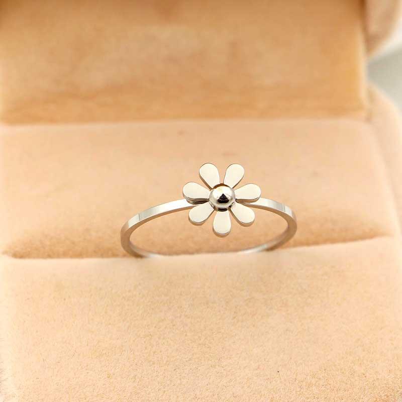 

Martick Sweet Style Camellia Design Stainless Steel Rings Beautiful Daisy For Young Lady Present Gift Crystal Jewelry Rings R470