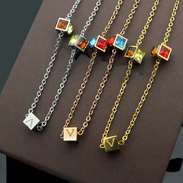 

Europe America Style Men Lady Women Titanium steel Lovers Necklace Engraved V Initials Three Colored Diamond Dice Pendants Necklace Gift, Silver
