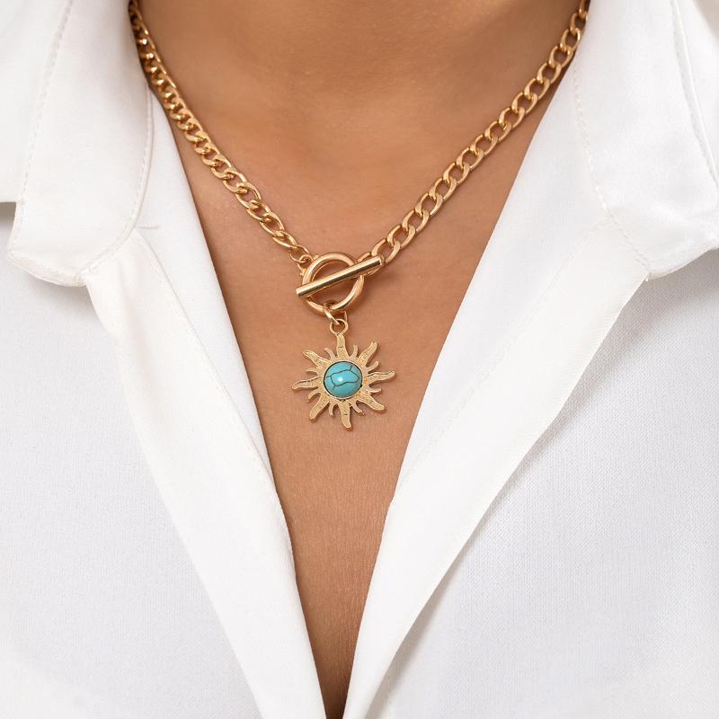 

Pendant Necklaces Vintage Gold Green Stone Ethnic Sun For Women Female Charm Lock Birthday Party Fashion Jewelry