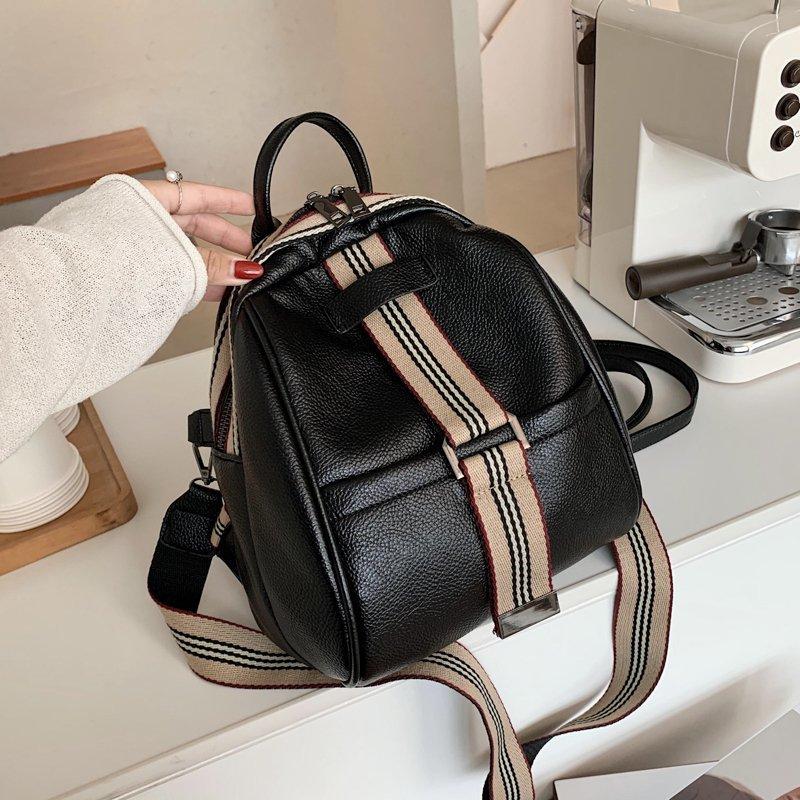 

New soft leather Rivet ladies backpack Teenagers Girls Backpacks Designer large capacity travel bags white main sac, Black