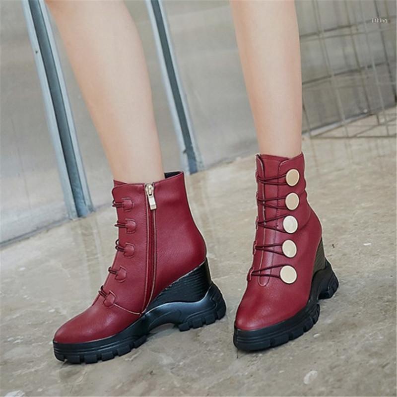 

PXELENA Punk Rock Wedge High Heels Platform Ankle Boots Women Genuine Leather Metal Decor Gothic Boots 2020 Autumn Winter1, Red autumn