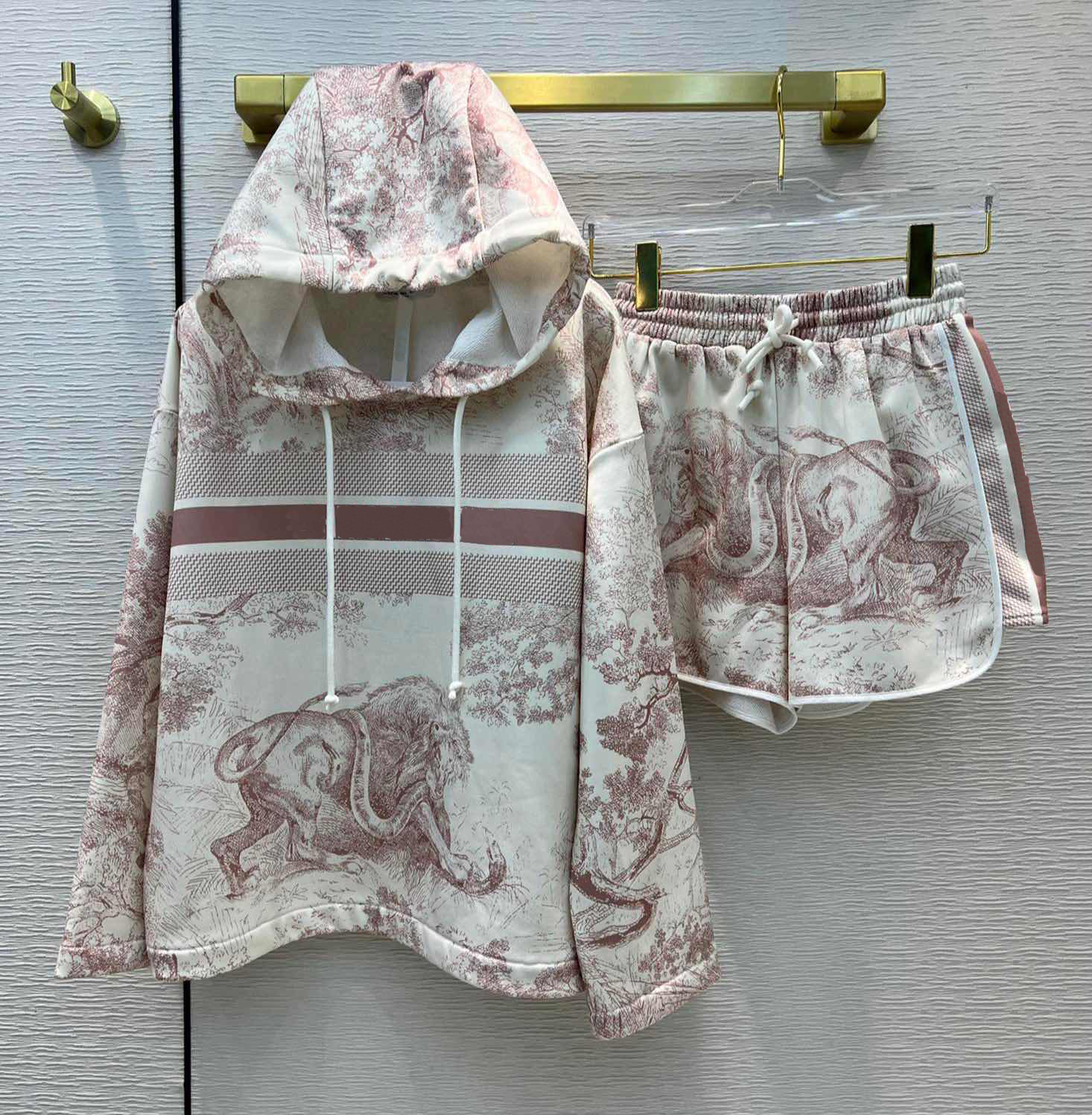 

22ss women tracksuits spring and summer men suit fashion loose shoulder hooded sweater with classic shorts high quality tracksuit, Make up for price