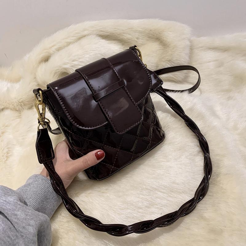 

Checkered Thread 2021 Bucket Women Handbag Cross Body Bags 2021 New Fashion Patent Leather Ladies Shoulder Bags Female Purses, Black
