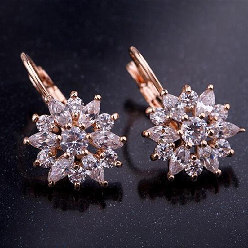 

Rhinestone Stud Earring High Quality Woman Fashion Jewelry Retro Simple Snowflake Crystal Zircon Earrings Fine Jewelry For Women