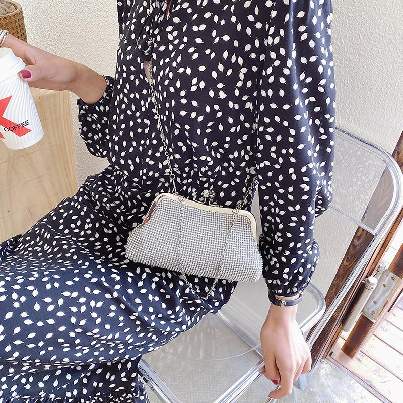 

2020 new women's dinner bag fashion all-match ladies clutch bag Korean version of the simple chain ladies dinner1, Black