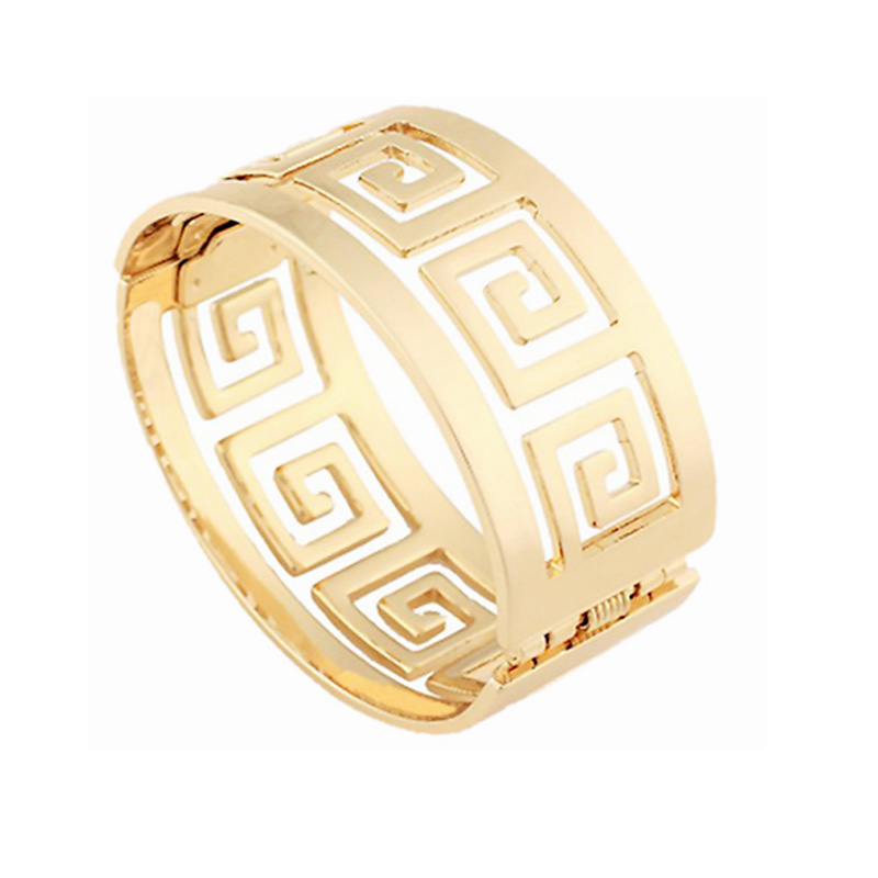 Quality Fashion Women Bracelets Hollow Geometric Wide Bangle 18K Gold Plated Metal Buckle Cuff Bracelet for Women Wedding Jewelry Gifts