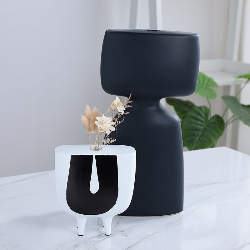 

Light luxury Nordic humanoid ceramic ornaments modern minimalist Abstract sales department model room accessories soft decoration crafts