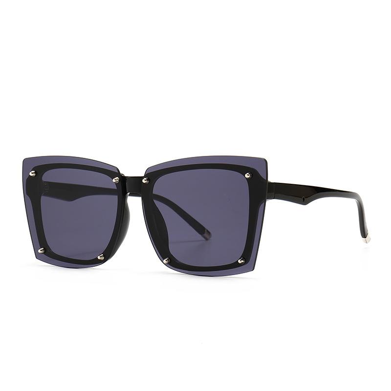 

Sunglasses Vintage Fashion Designer Square Women Men Retro Rivet Sexy Ladies Travel Sun Glasses For Female Shades