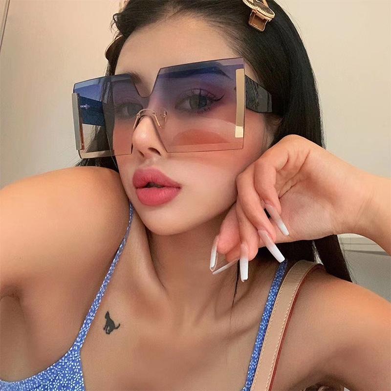 

Sunglasses Europe And America One-piece Fashion Women's Trend Ocean Film Online Celebrity, The Same Paragraph